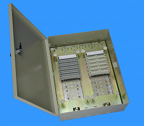 Коробка распр, 200 пар, с замком и монтажными хомутами, под плинты КР-200-1 